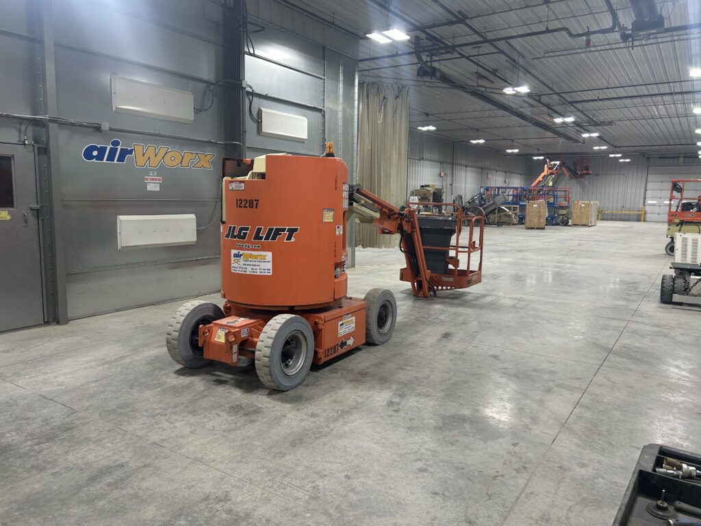 2006 JLG E300AJP – 30′ Electric Articulated Boom Lift