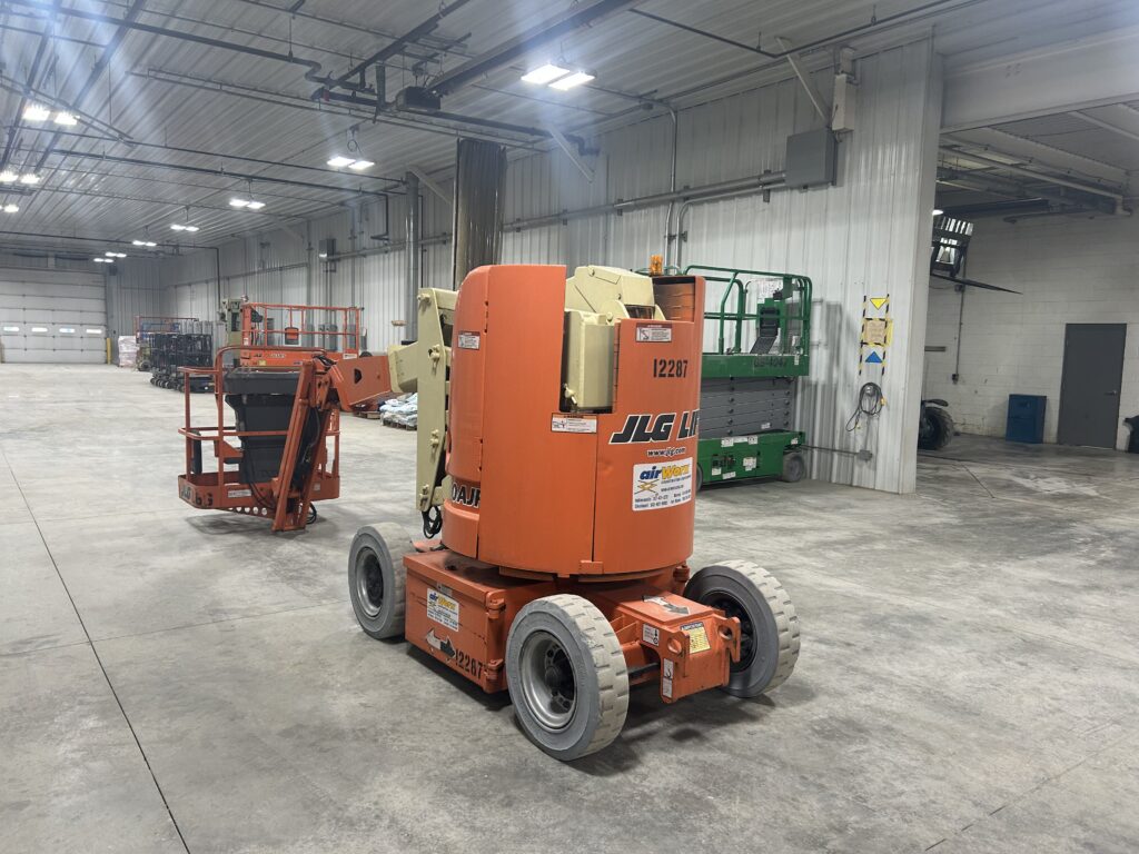 2006 JLG E300AJP – 30′ Electric Articulated Boom Lift