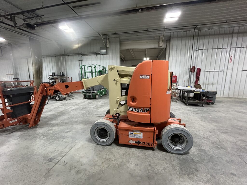 2006 JLG E300AJP – 30′ Electric Articulated Boom Lift