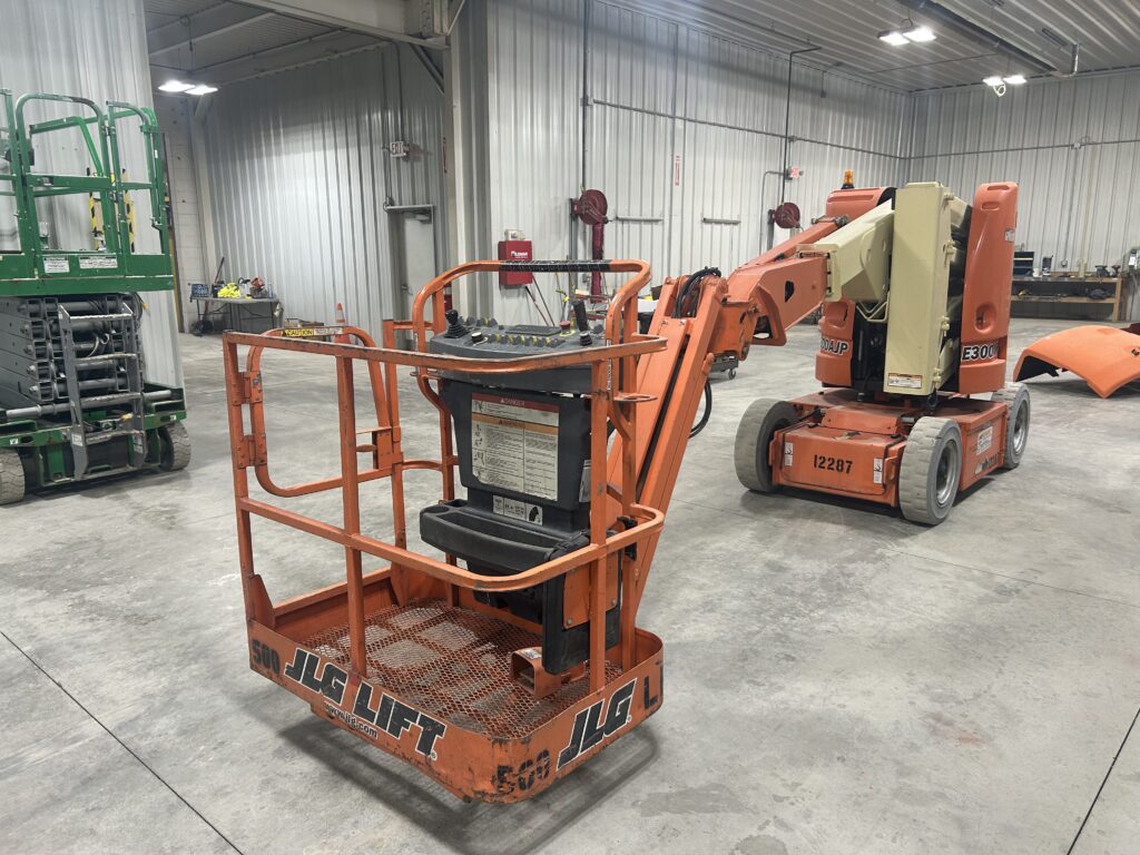 2006 JLG E300AJP – 30′ Electric Articulated Boom Lift