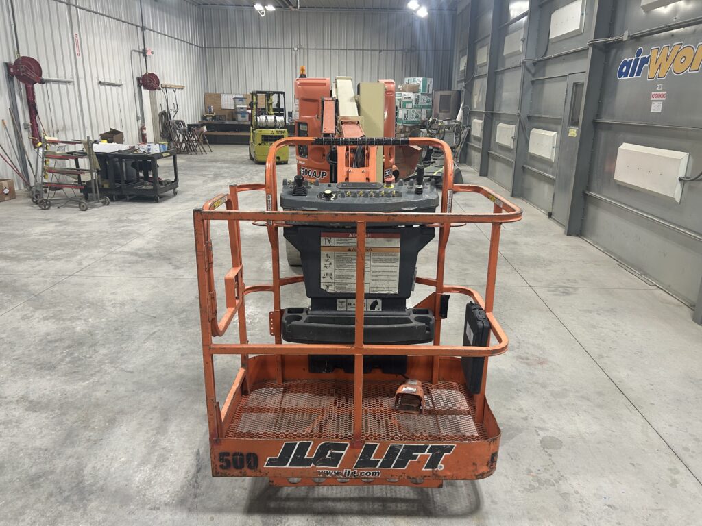 2006 JLG E300AJP – 30′ Electric Articulated Boom Lift