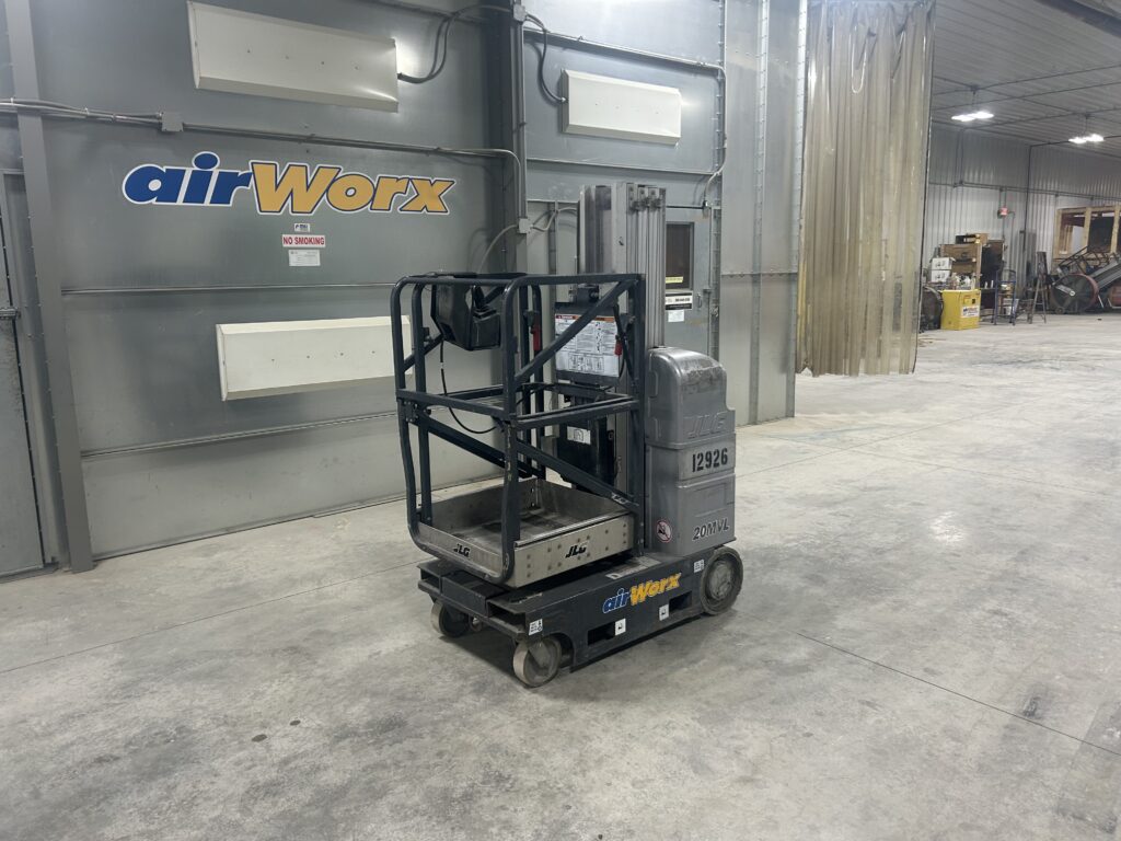 2010 JLG 20MVL – 20′ Self-Propelled Vertical Lift