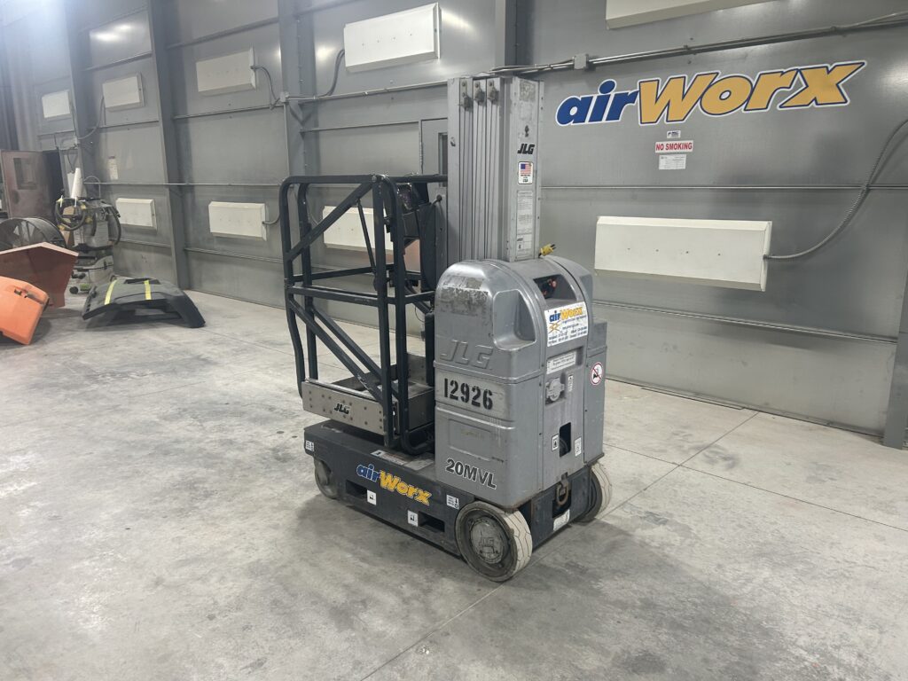 2010 JLG 20MVL – 20′ Self-Propelled Vertical Lift
