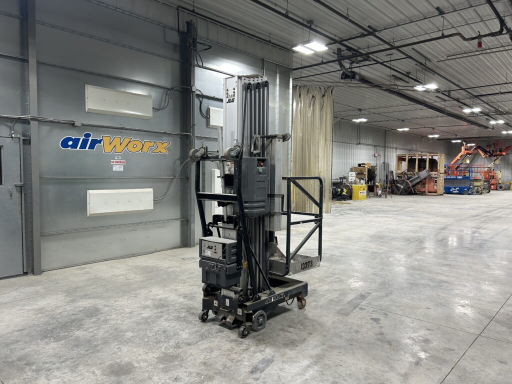 2016 JLG 41AM – 41′ Vertical Personnel Lift
