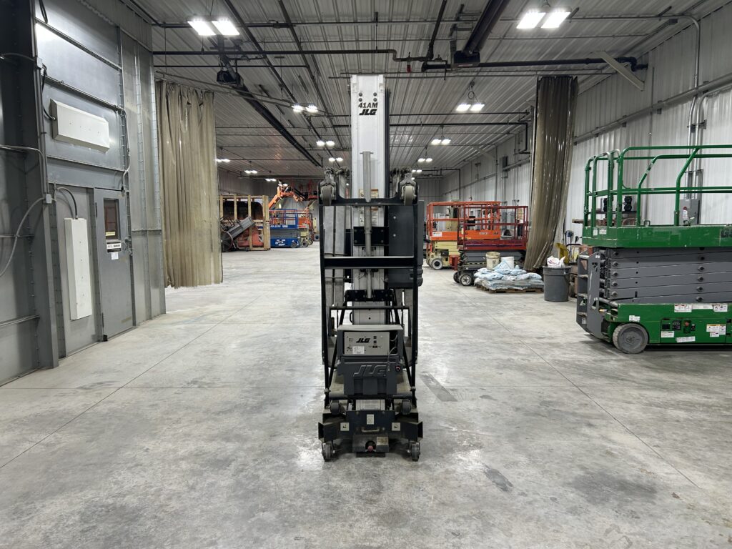 2016 JLG 41AM – 41′ Vertical Personnel Lift