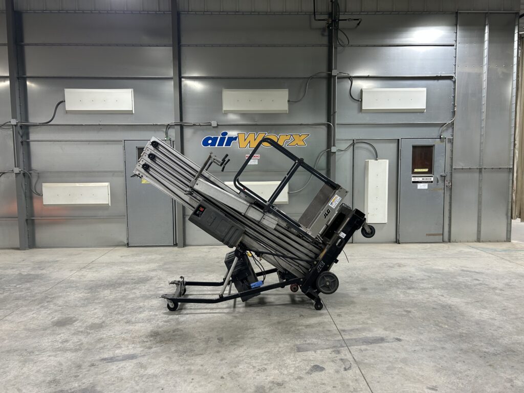 2008 JLG 41AM – 41′ Vertical Personnel Lift
