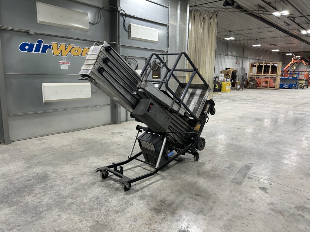 2008 JLG 41AM – 41′ Vertical Personnel Lift