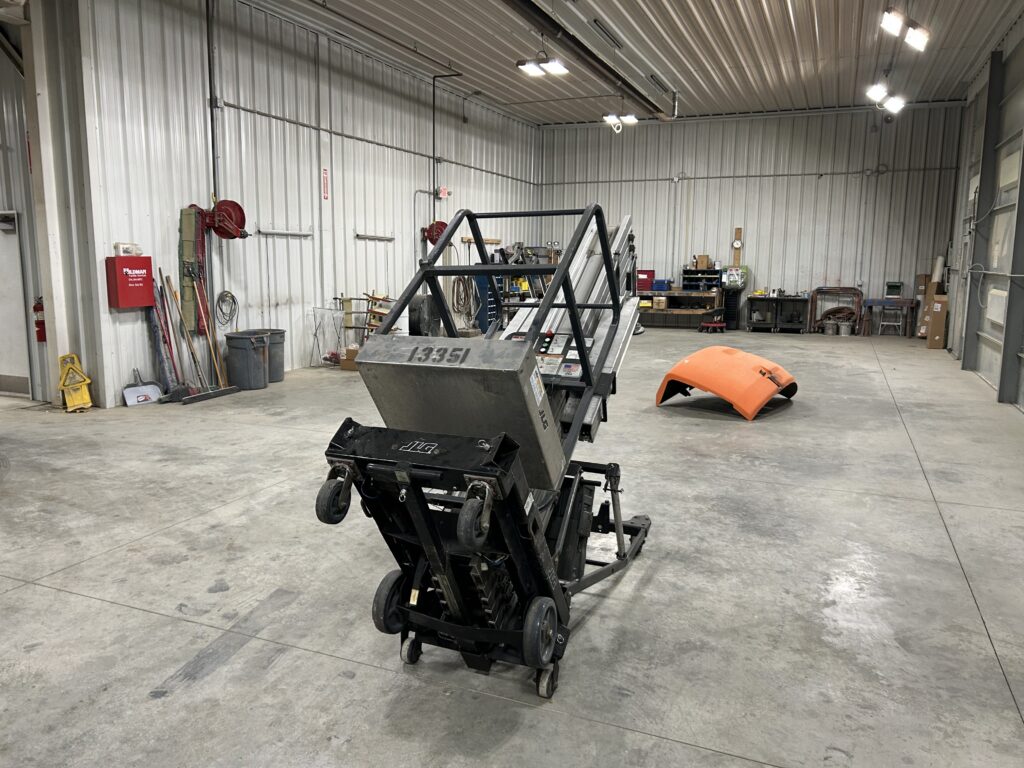 2008 JLG 41AM – 41′ Vertical Personnel Lift
