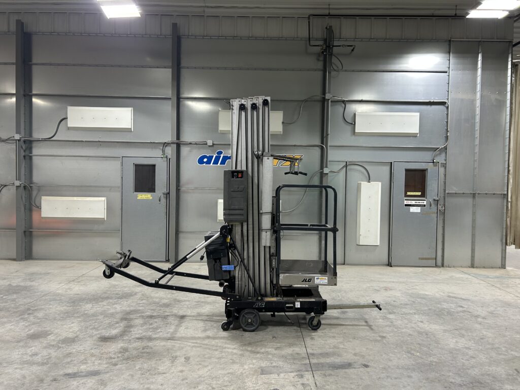 2008 JLG 41AM – 41′ Vertical Personnel Lift
