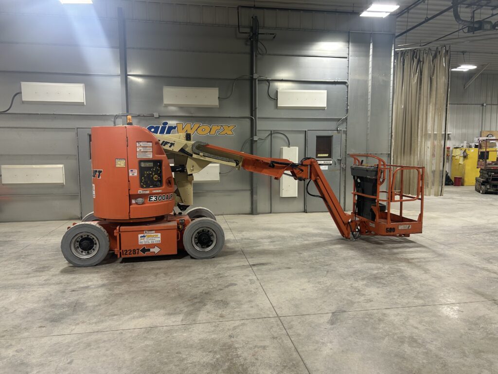2006 JLG E300AJP – 30′ Electric Articulated Boom Lift with Jib