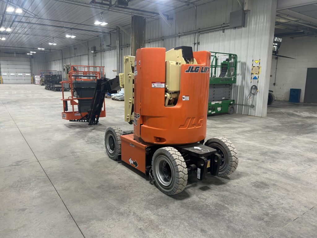 2017 JLG E300AJP – 30′ Electric Articulated Boom Lift with Jib
