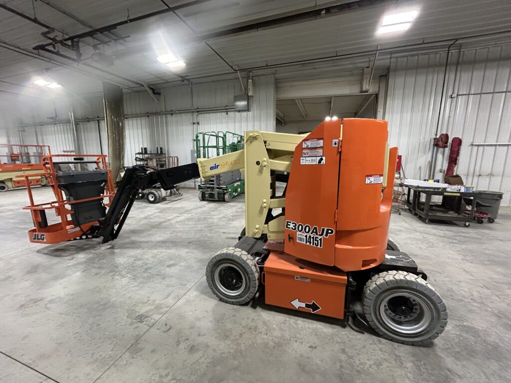 2017 JLG E300AJP – 30′ Electric Articulated Boom Lift with Jib