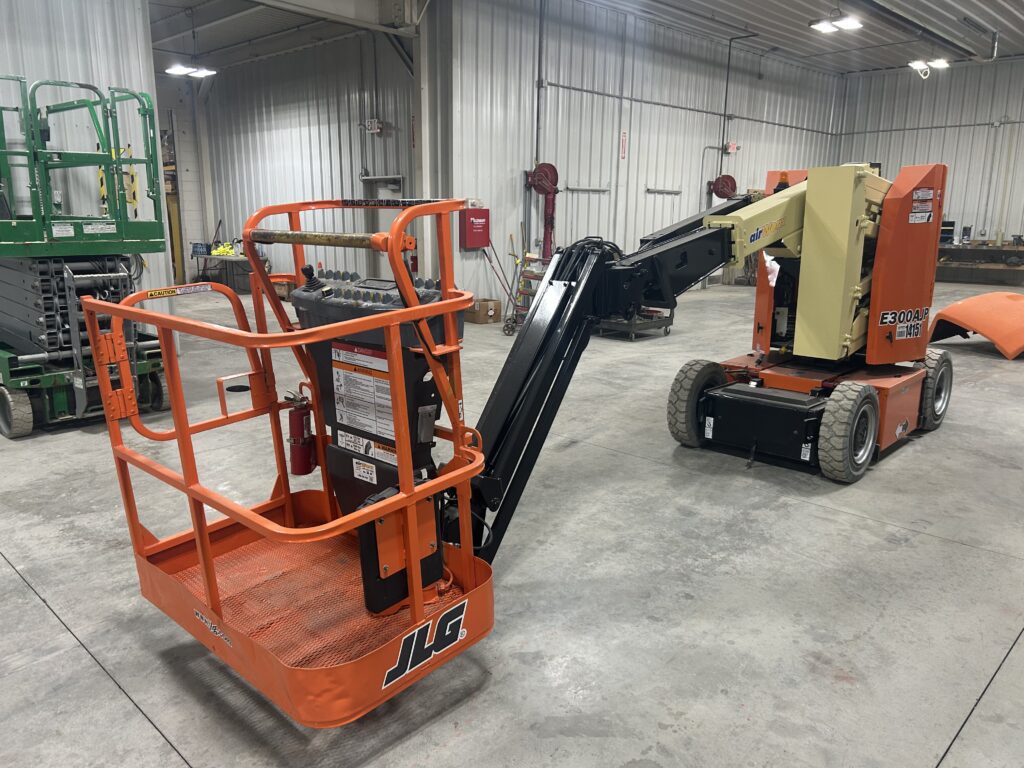2017 JLG E300AJP – 30′ Electric Articulated Boom Lift with Jib