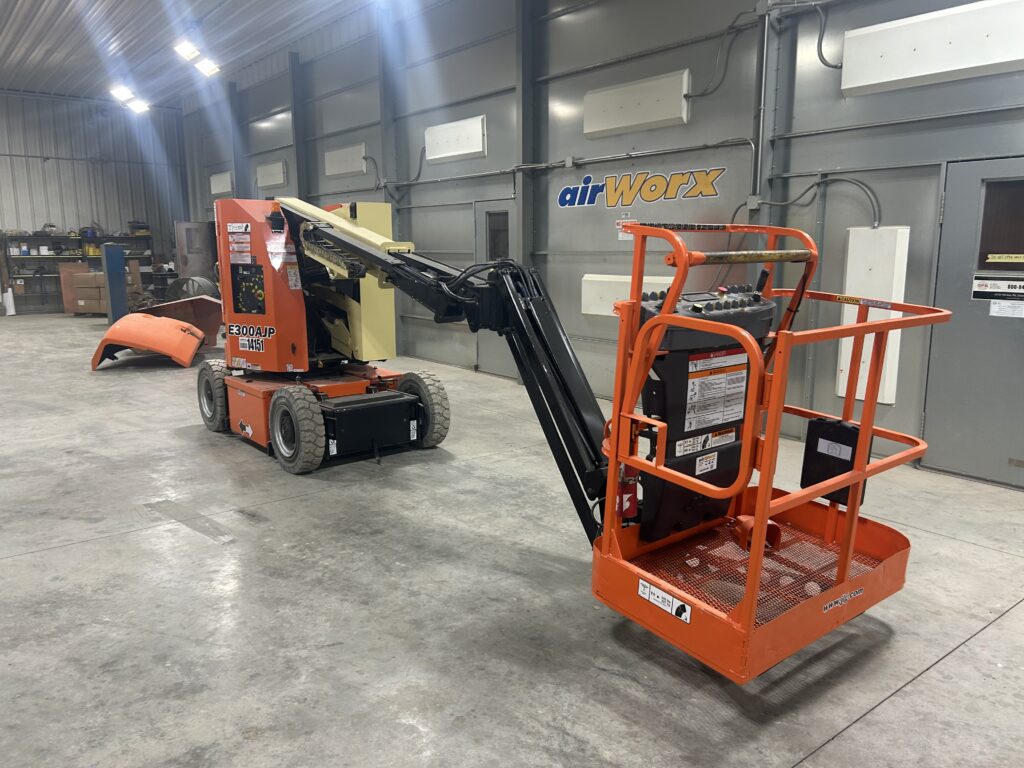 2017 JLG E300AJP – 30′ Electric Articulated Boom Lift with Jib