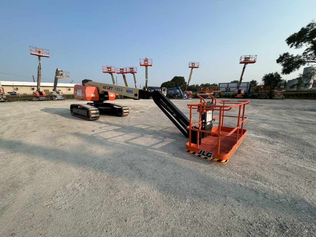 2014 JLG 660SJC – 66′ Diesel Rubber Track Boom Lift