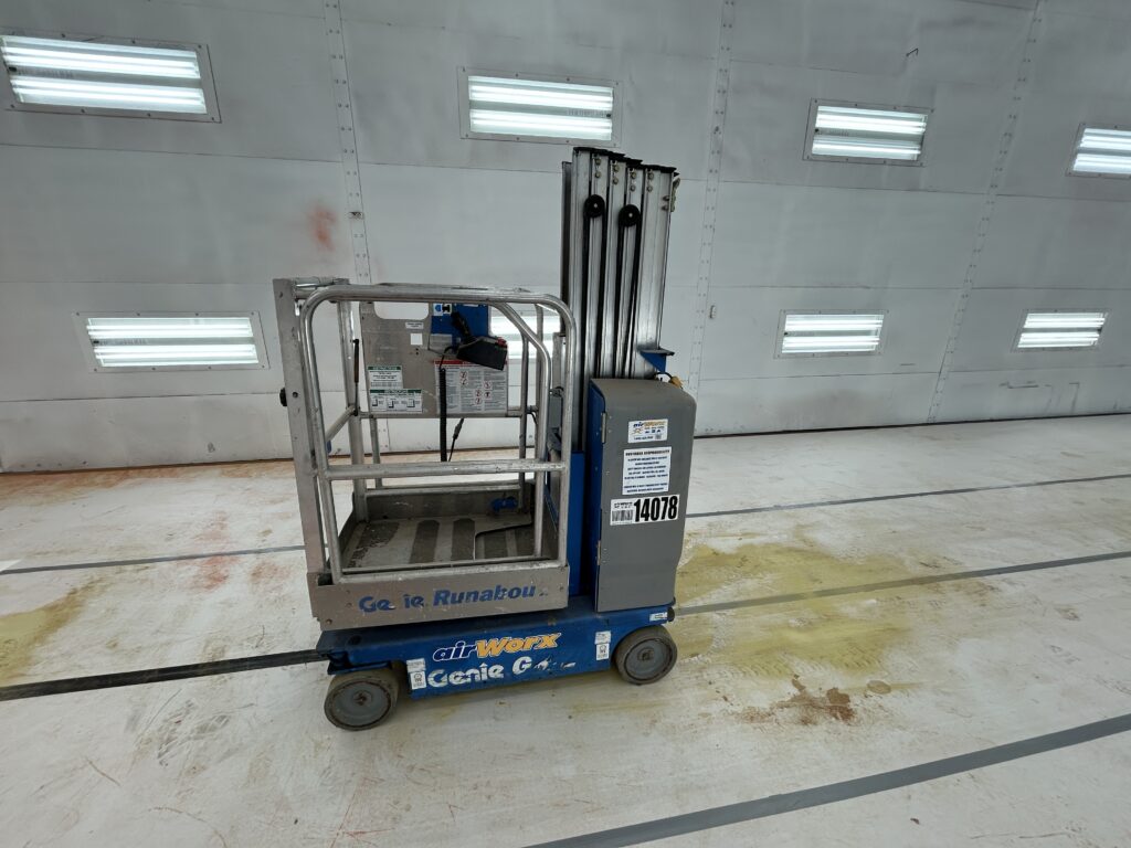 2015 Genie GR-20 – 20′ Driveable Electric Vertical Lift