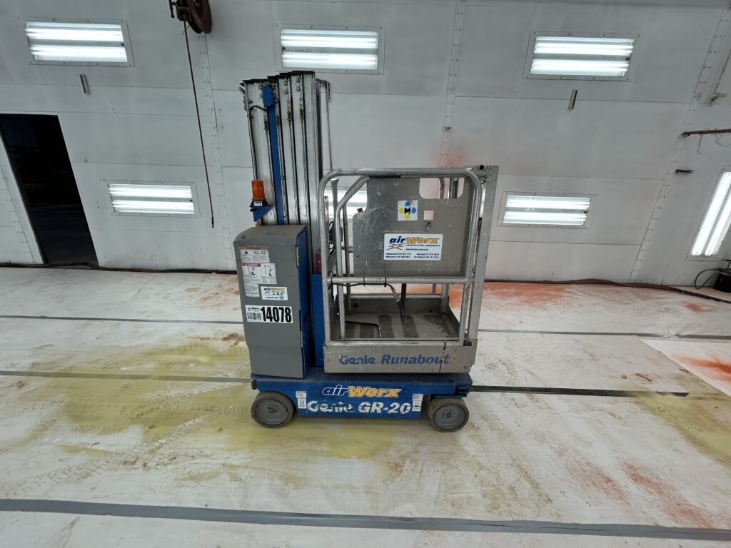 2015 Genie GR-20 – 20′ Driveable Electric Vertical Lift
