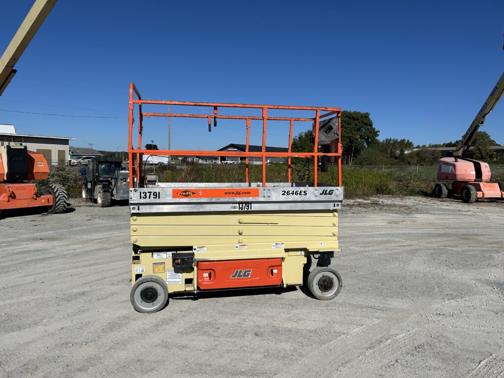 2014 JLG 2646ES – 26′ Electric Wide Deck Scissor Lift