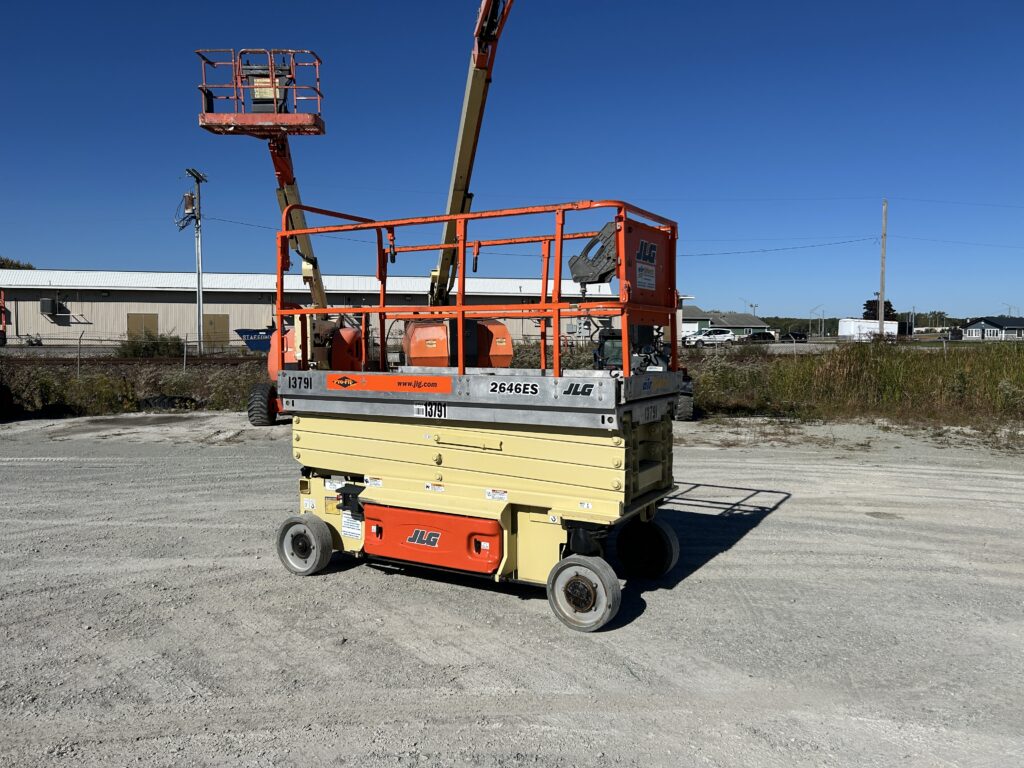 2014 JLG 2646ES – 26′ Electric Wide Deck Scissor Lift