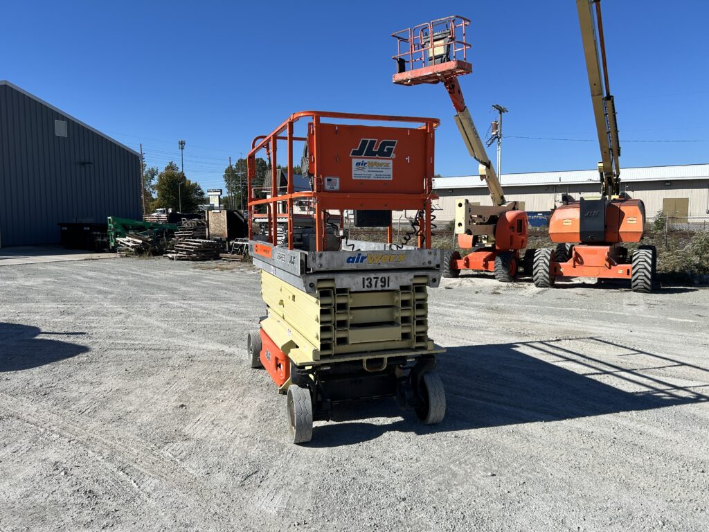 2014 JLG 2646ES – 26′ Electric Wide Deck Scissor Lift