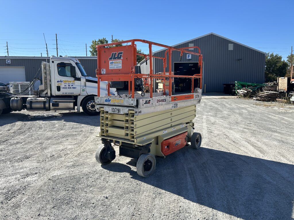 2014 JLG 2646ES – 26′ Electric Wide Deck Scissor Lift
