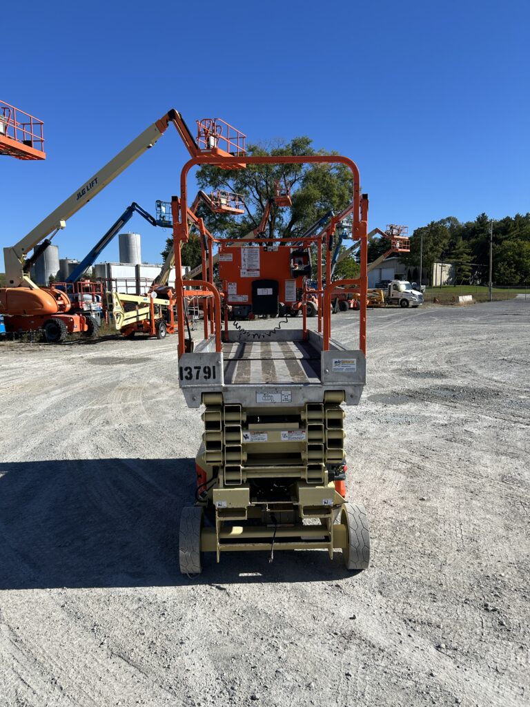 2014 JLG 2646ES – 26′ Electric Wide Deck Scissor Lift