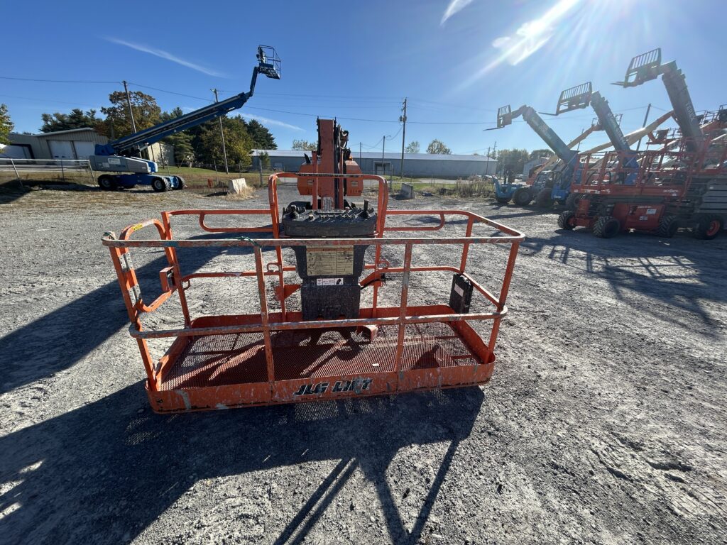 2013 JLG 660SJC – 66′ Tracked Telescopic Boom Lift with Jib